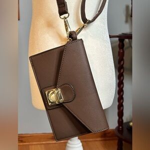 Small Brown Faux Leather Wristlet Purse Wallet Gold Hardware Closure Unbranded